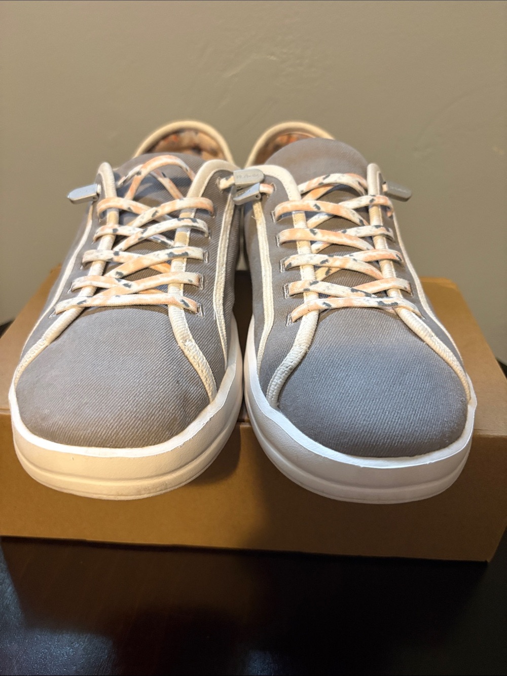 Hey Dude Karina Joy Gray Canvas Sneakers w/Pastel Peach and Gray Accents Size 8 - Picture 5 of 7